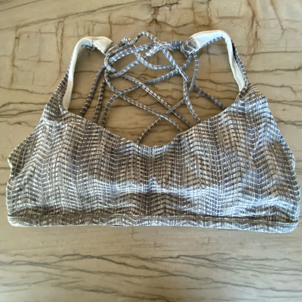 Lululemon free to be wild bra size 10 gray and white chevron pattern